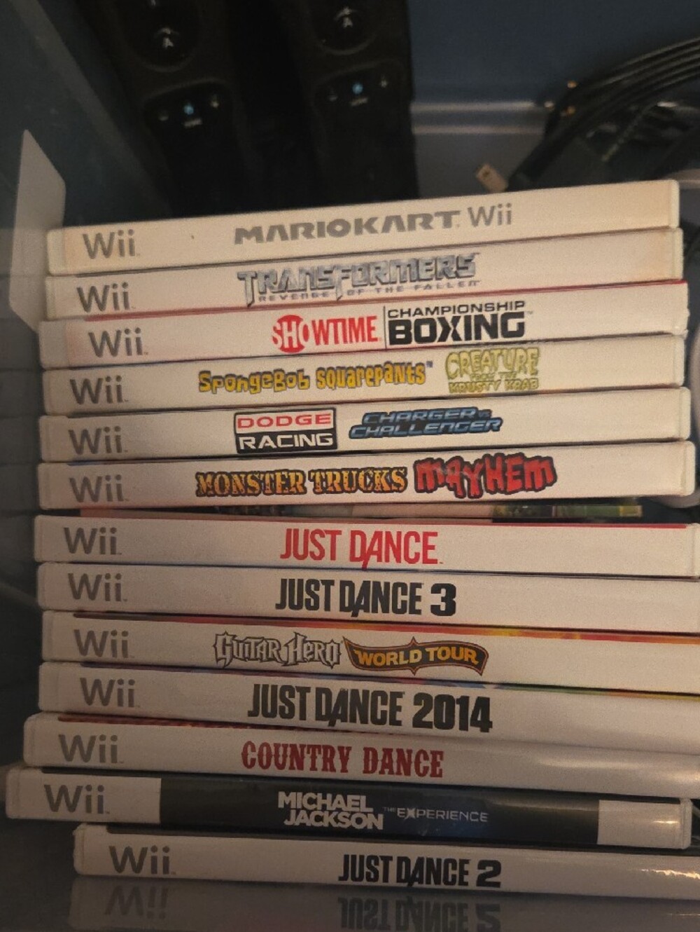 Nintendo Wii Game Lot with White Cases and Black Accessories - Picture 3 of 5